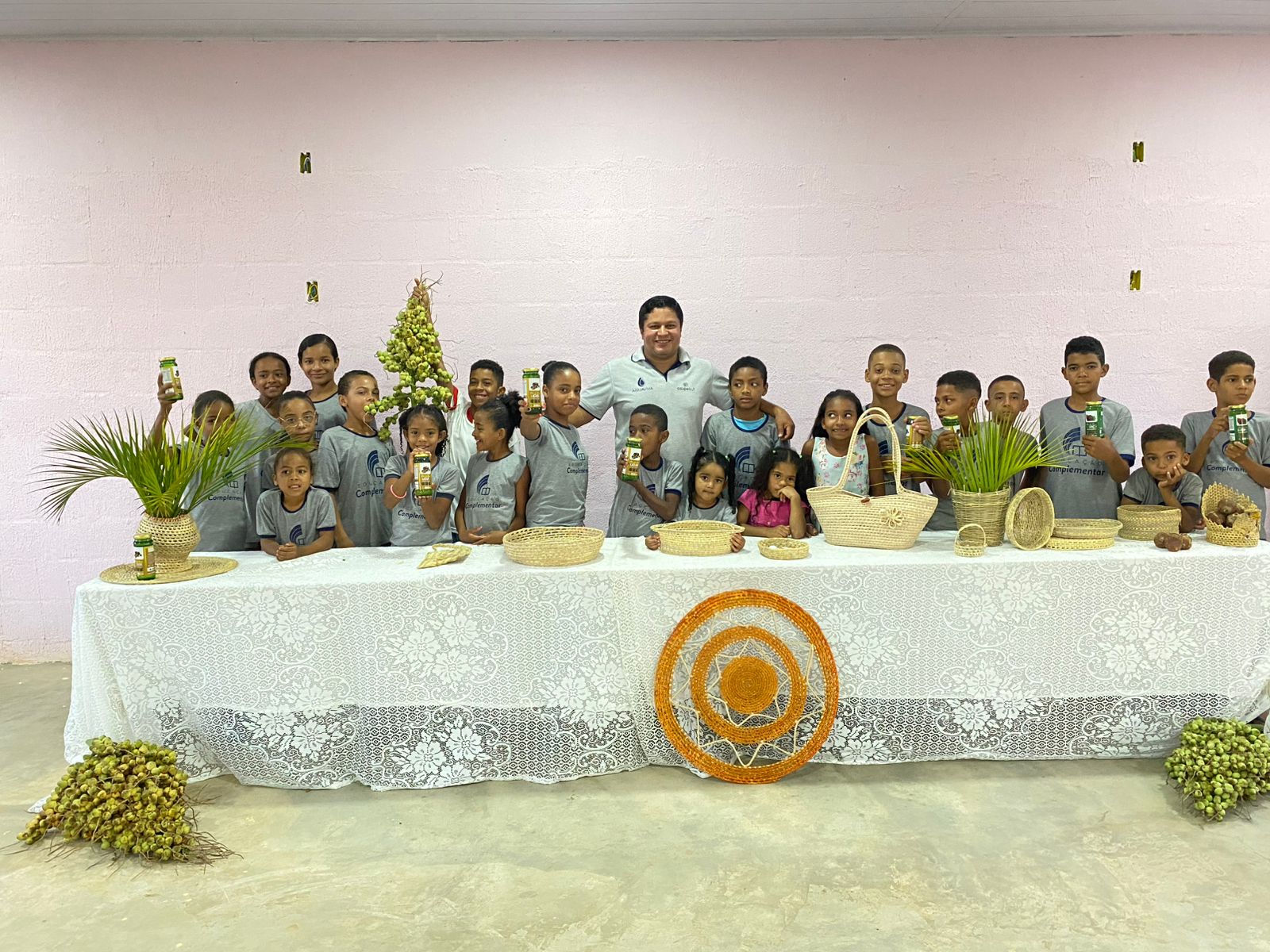 Apresentação para alunos da comunidade de palmeirinha